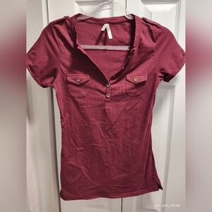 Color Story Burgundy fitted v-neck T-shirt